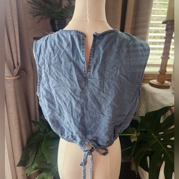 Cropped Chambray Denim Top - Picture 3 of 5
